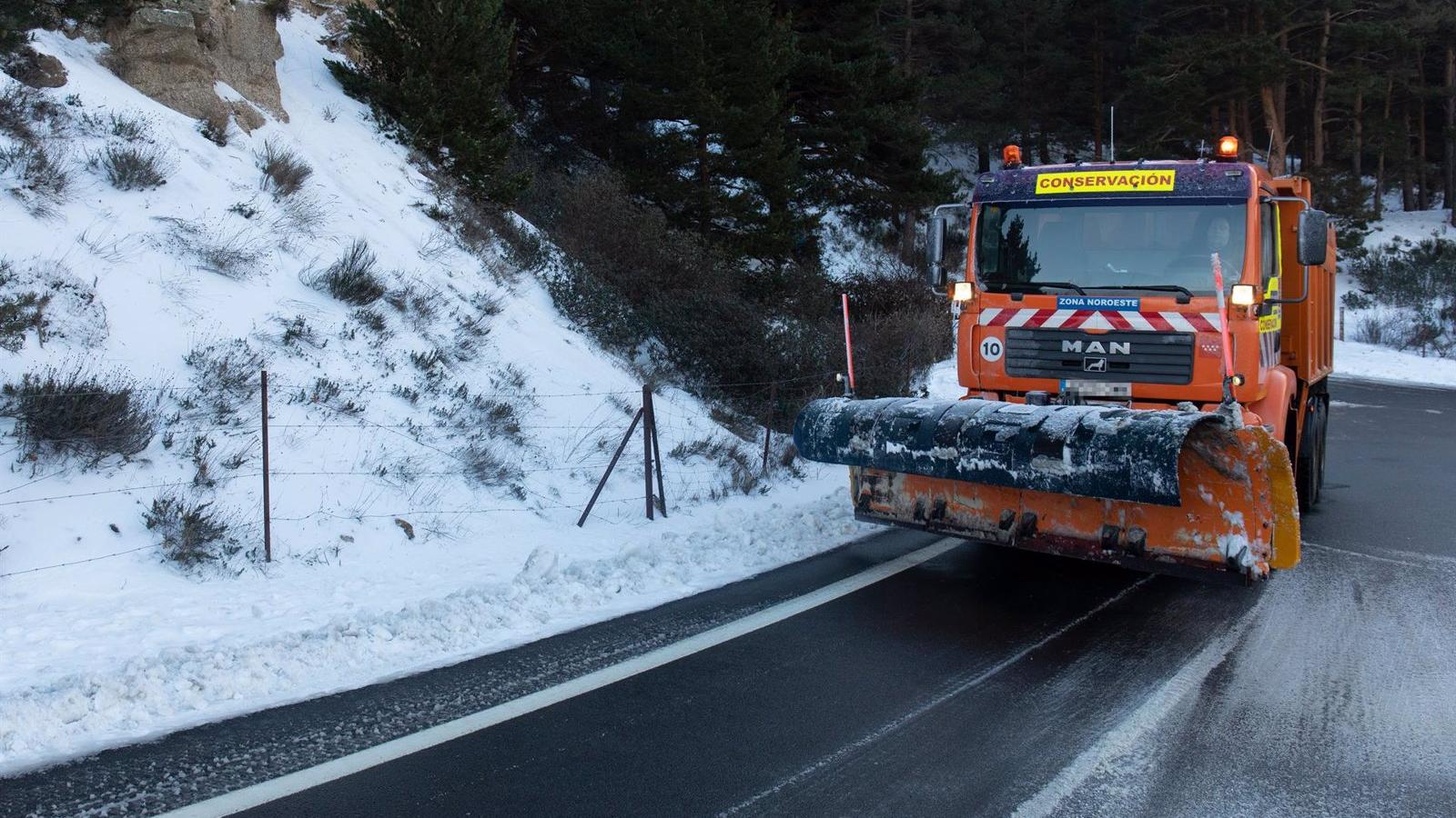 La Comunidad mantiene activo el dispositivo de vialidad invernal para mantener despejadas las carreteras