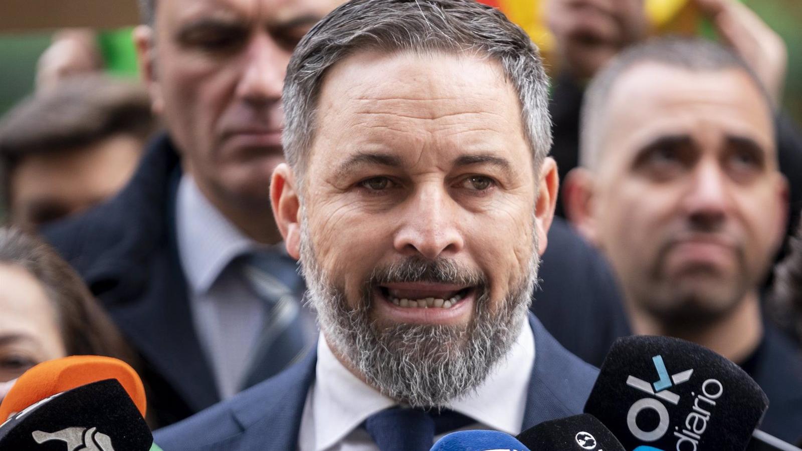 Abascal insta al PP a apoyar la moción de censura por el "deber de retratar al peor Gobierno de España en décadas"