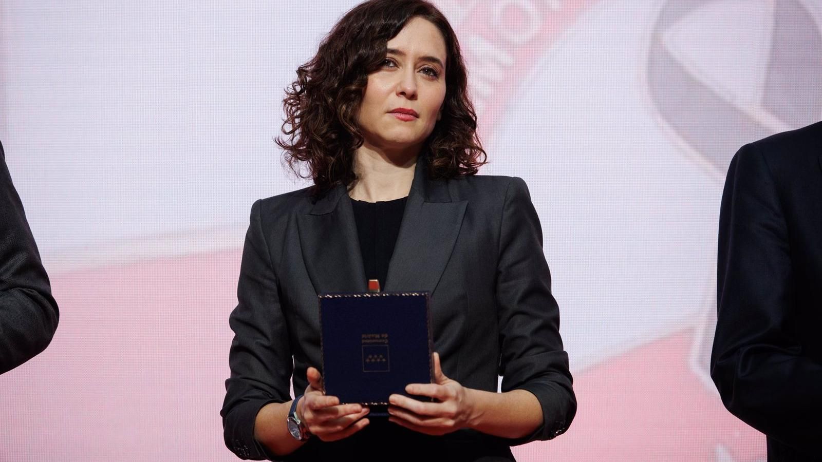 Díaz Ayuso entrega la Gran Cruz de la Comunidad a 209 víctimas del terrorismo