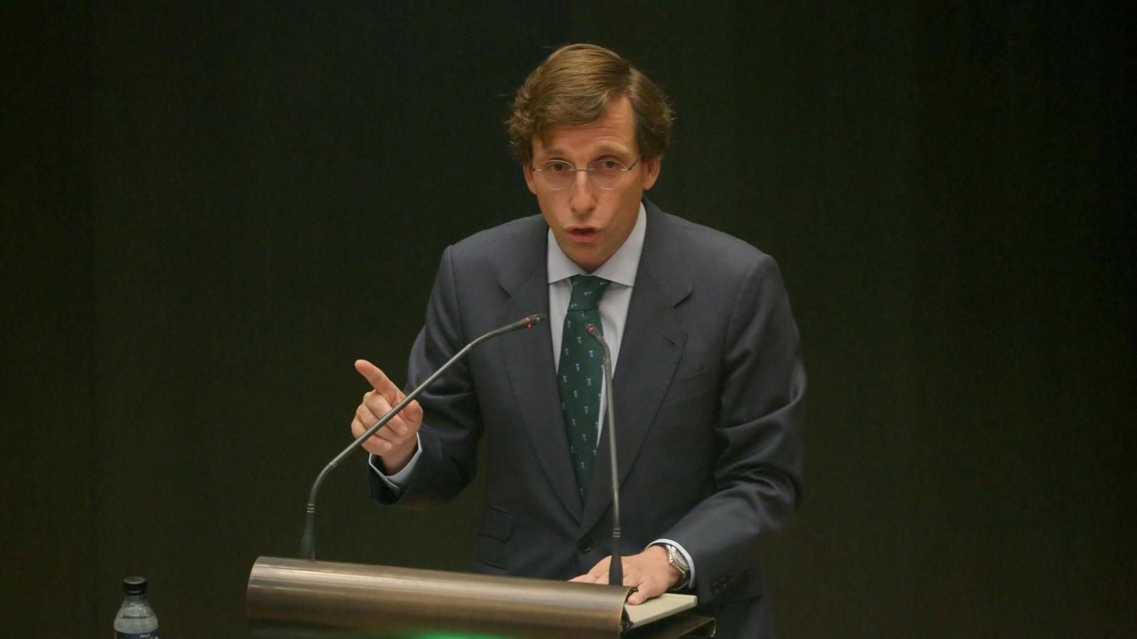 Martínez-Almeida acusa al Grupo Mixto de dedicarse a realizar "una sarta de chorradas" y de "hacer perder el tiempo" a los madrileños