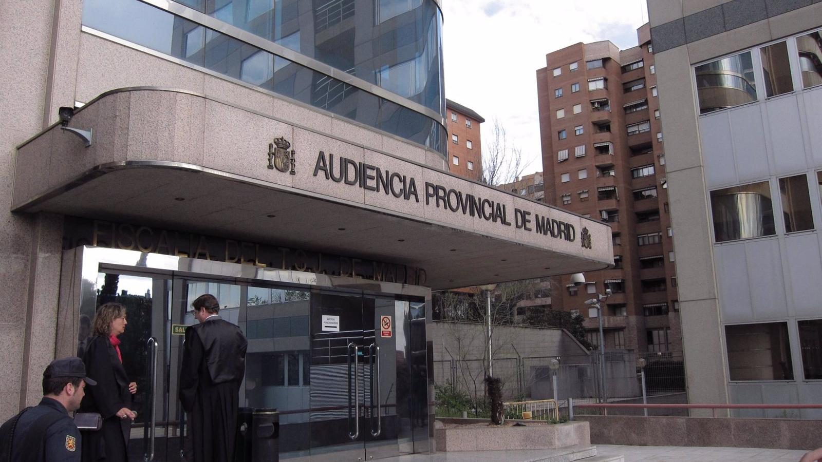 La reforma de la malversación rebaja la pena de la funcionaria que se quedó el dinero de las renovaciones del DNI