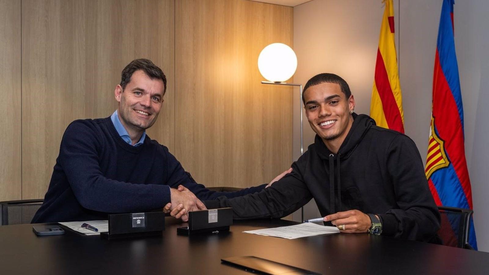  El Barça ficha a Joao Mendes, hijo de Ronaldinho, para el Juvenil