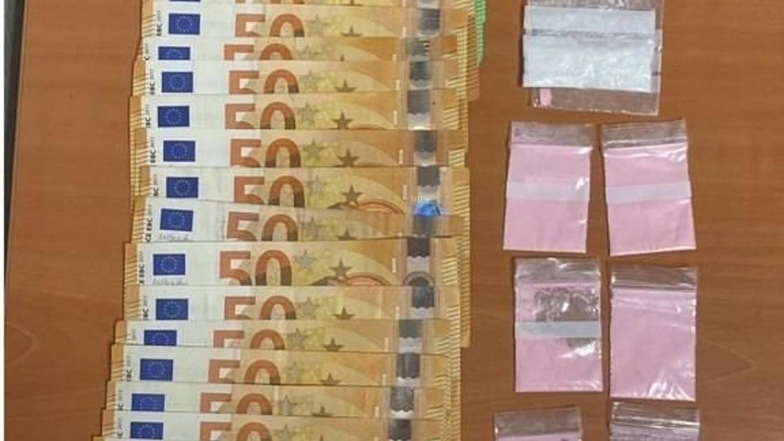 Detenido en Madrid un 'rider' de droga a domicilio y los ocupantes de un coche con 'tusi', éxtasis y marihuana