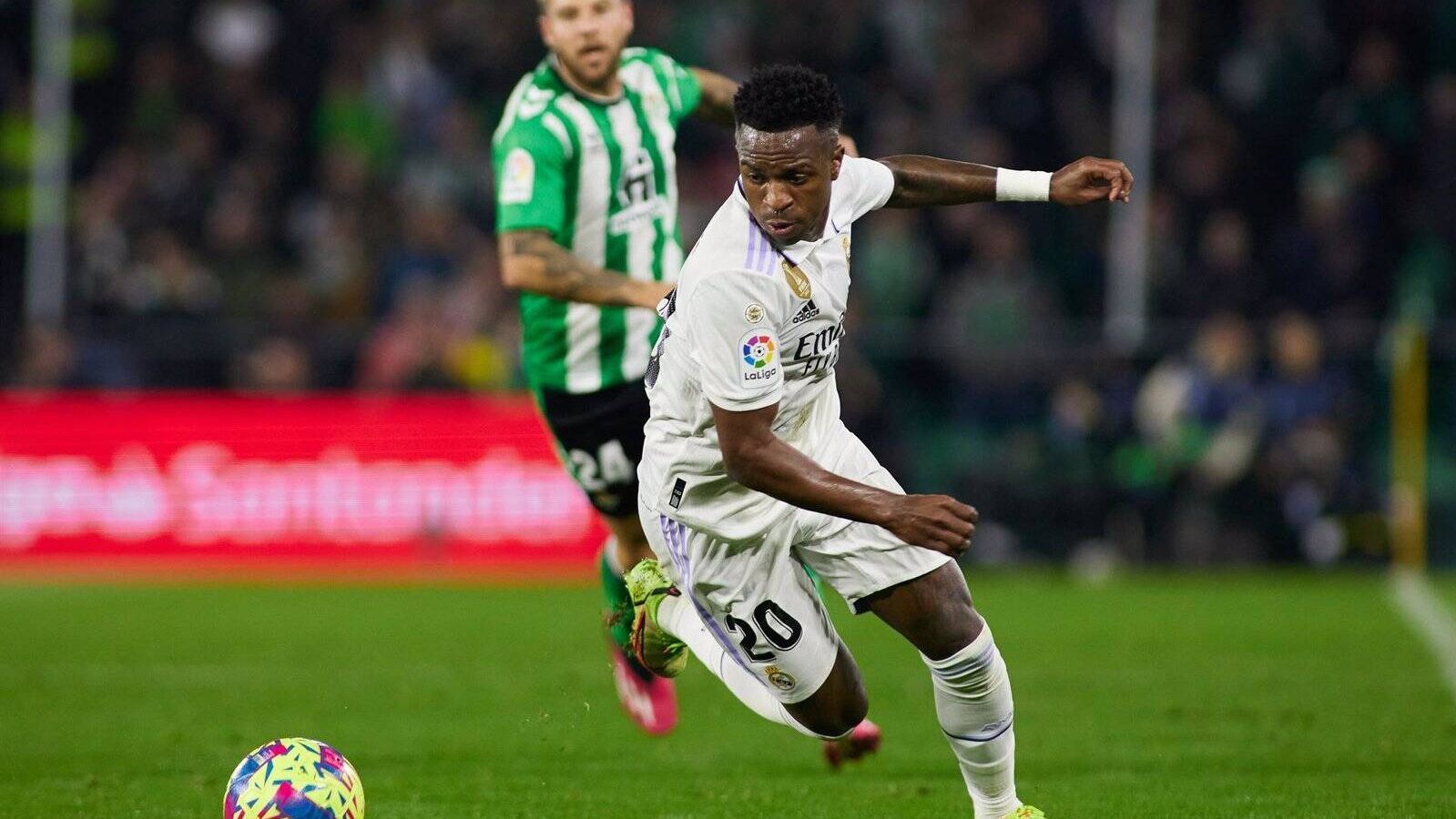 El Real Madrid pincha en el Villamarín y se ven a nueve puntos del líder Barça