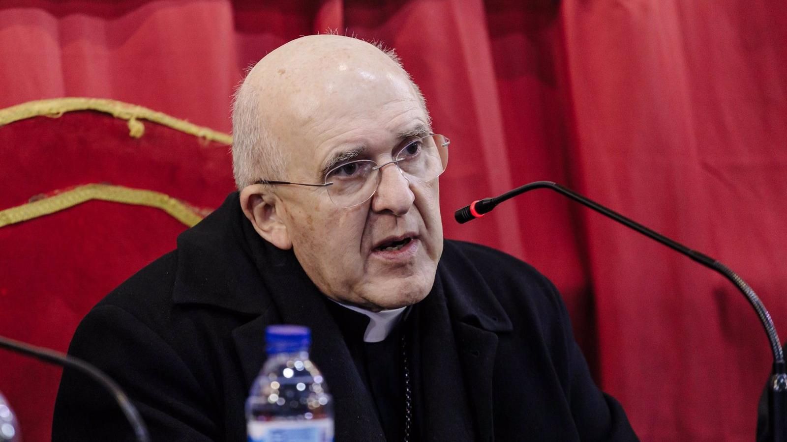 El cardenal Osoro dice que quienes "dividen" y "destrozan" la Iglesia "no deberían comulgar"