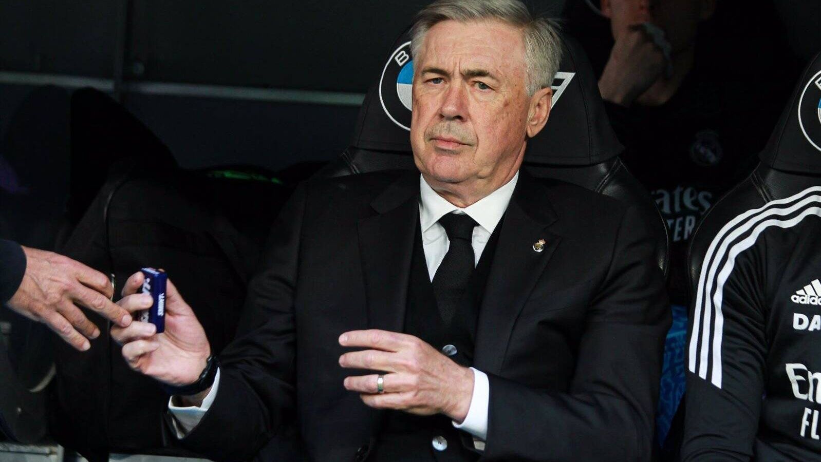 Ancelotti: "A Vinicius le sacan muchas amarillas para las patadas que recibe"