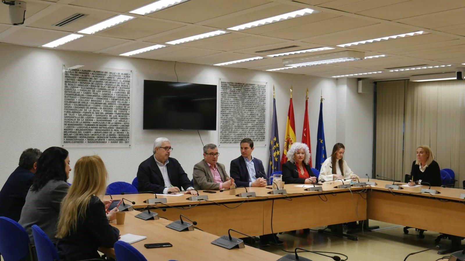 Lobato pide "más coordinación" entre Comunidad y consistorios y critica la "ausencia de diálogo"