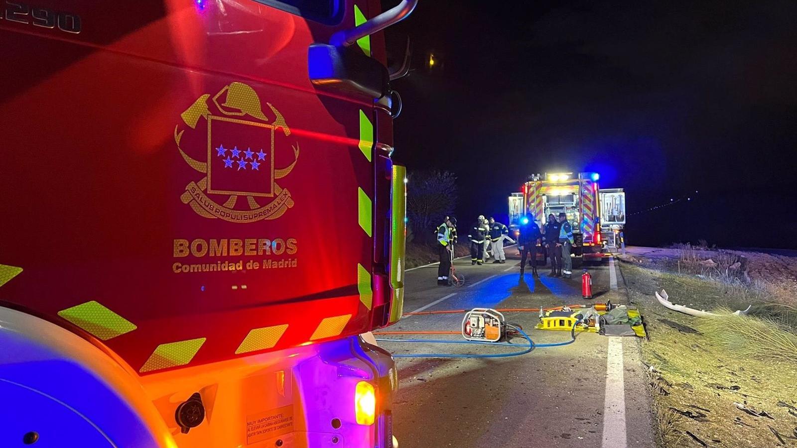  Muere una joven de 20 años y un hombre resulta grave en un choque entre dos vehículos en Camarma de Esteruelas