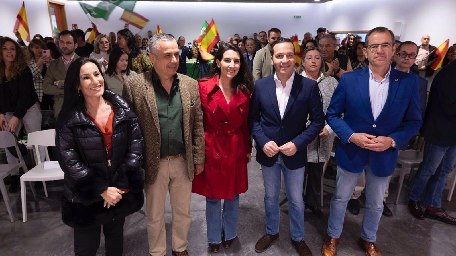 Monasterio espera que Extremadura ponga fin a "tantos años de socialismo, de ruina y de miseria"