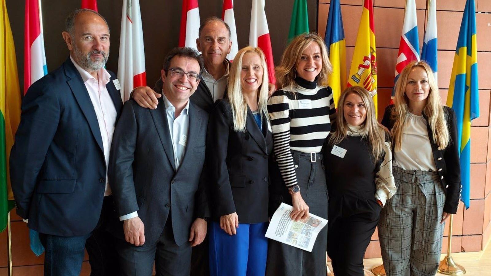 Aruca Gómez se rodea de 80 candidatos de CS en un viaje a Bruselas para reforzar propuestas europeas y la precampaña