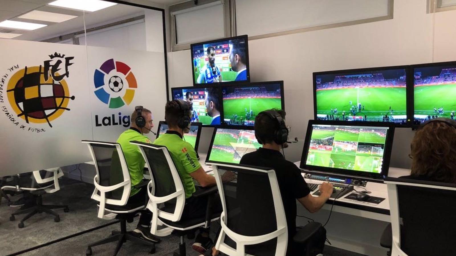  La RFEF saca a concurso el VAR con la posible inclusión del fuera de juego semiautomático