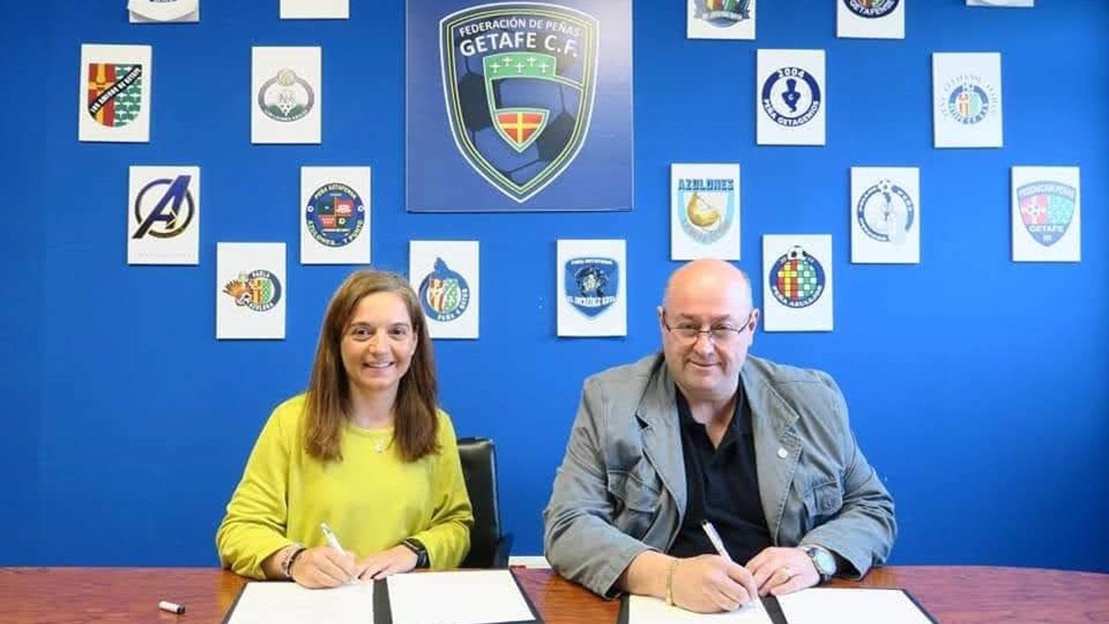 El Ayuntamiento firma un acuerdo con la Federación de Peñas del Getafe CF para la promoción de sus actividades