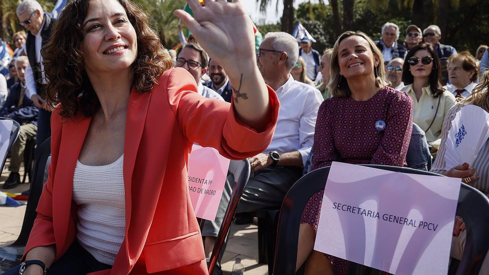 Díaz Ayuso critica el proyecto "de cartón" de Sánchez y su gestión "furibunda" como una "gran mentira" y advierte de que su tiempo está llegando a su fin