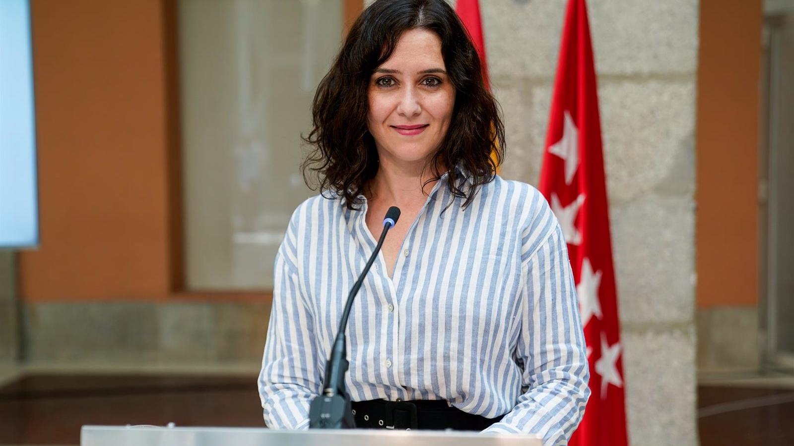 Díaz Ayuso bromea con que Sánchez ha hecho cambios en el Gobierno "sin perspectiva de género" y no conoce a nuevos ministros