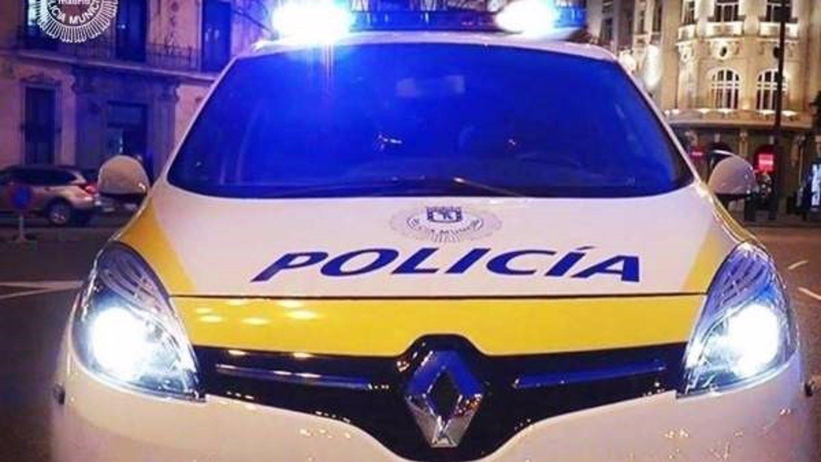 Un ladrón estampa su coche contra un muro y cae seis metros en una huida policial por Tetuán