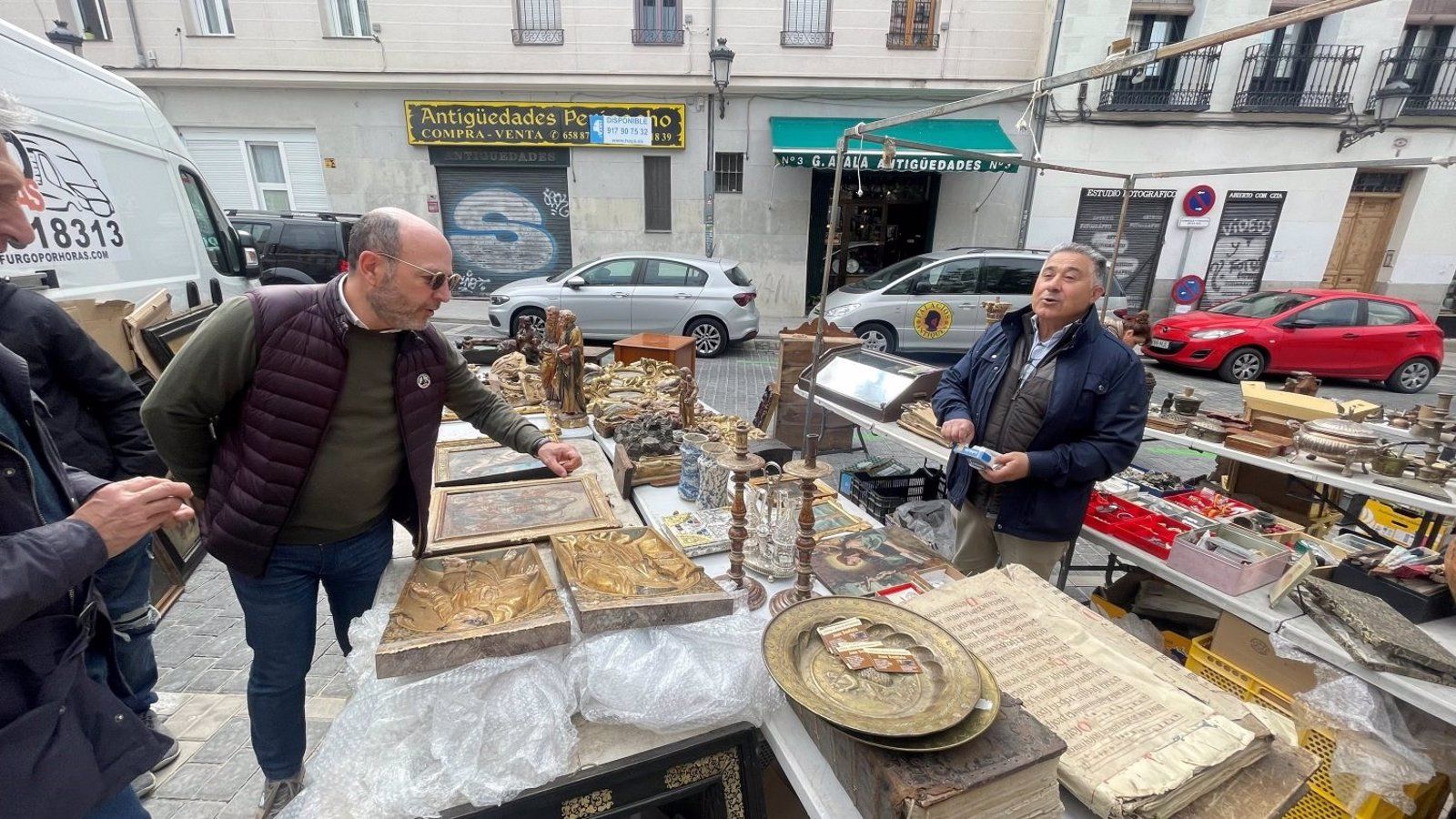 Los Sábados del Rastro regresan a la plaza del General Vara de Rey tras sus obras de remodelación