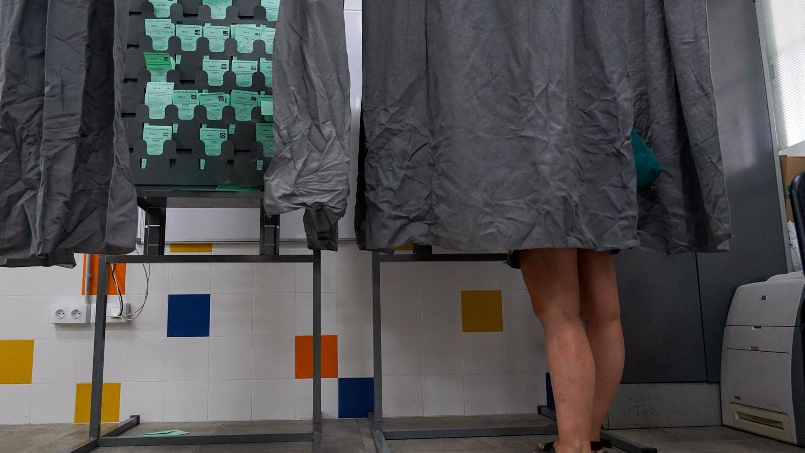 Exteriores adquiere por 41.000 euros 205 cabinas de voto para los consulados de cara a la cita con las urnas