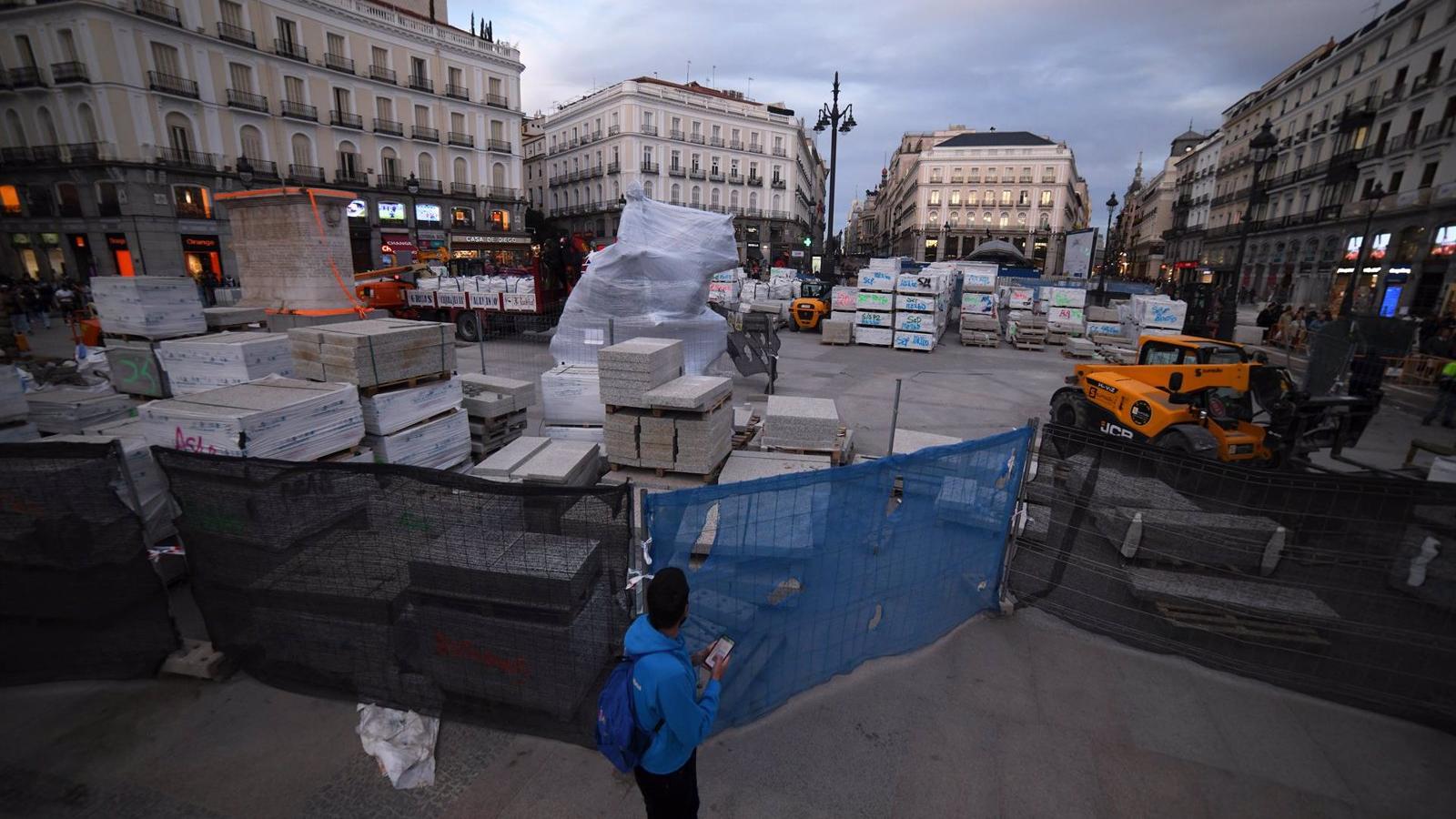 La "versión definitiva" de la Puerta del Sol, salvo la entrada al Cercanías y la fuente con Carlos III, llegará en unos 12 días