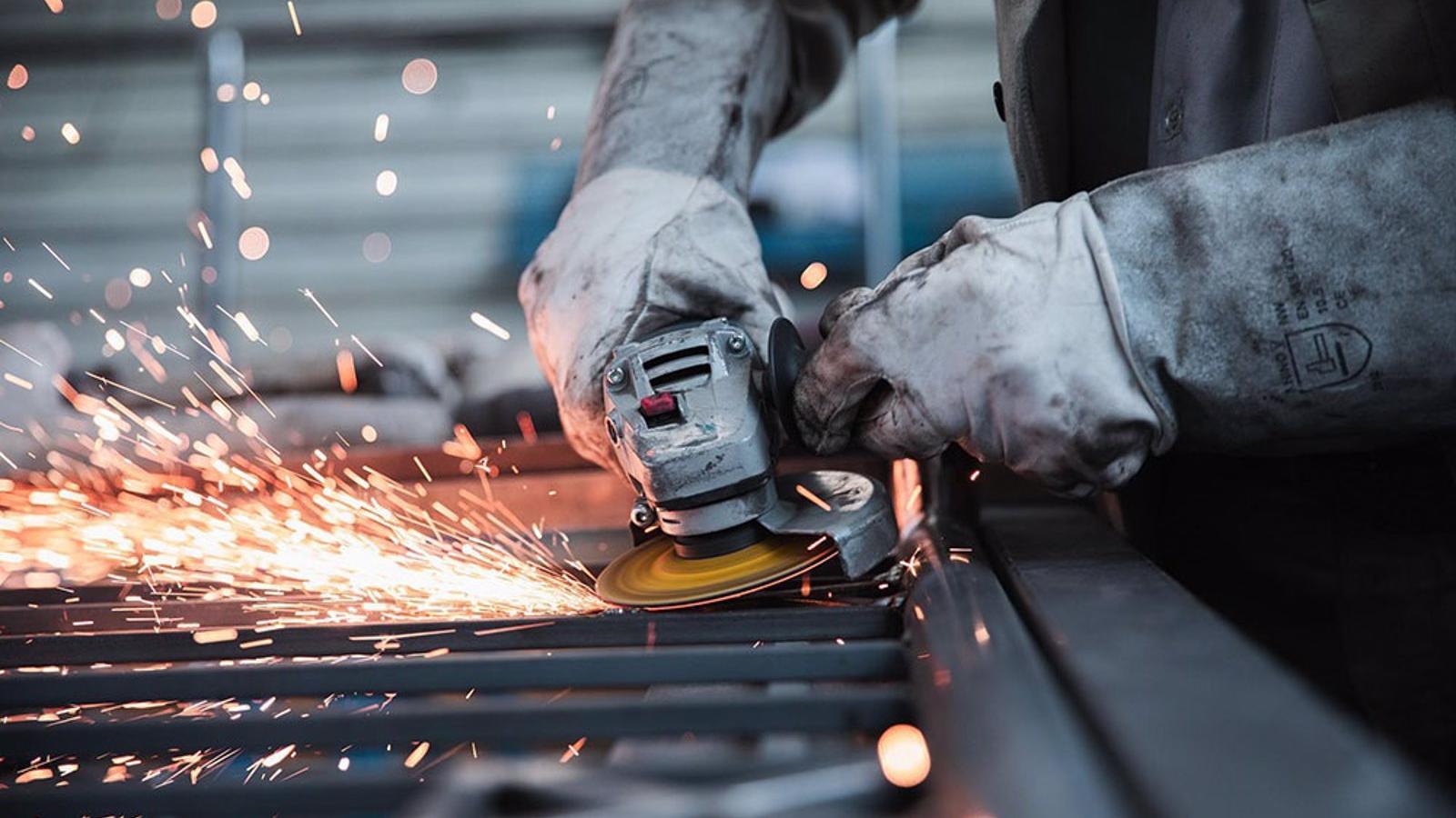 La producción industrial en la región se modera al 6,4% en febrero y sea anota la segunda mayor subida por comunidades