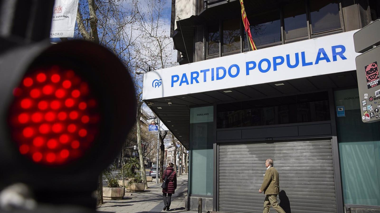 El PP insta a sus candidatos a reducir el número de altos cargos y asesores tras el 28M