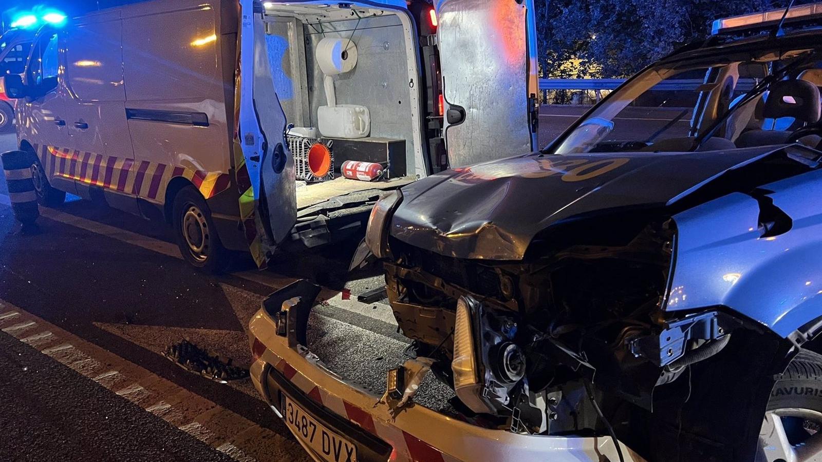 Un herido grave y tres leves después de que un turismo chocara con los operarios que estaban señalizando unos trabajos en la A-4