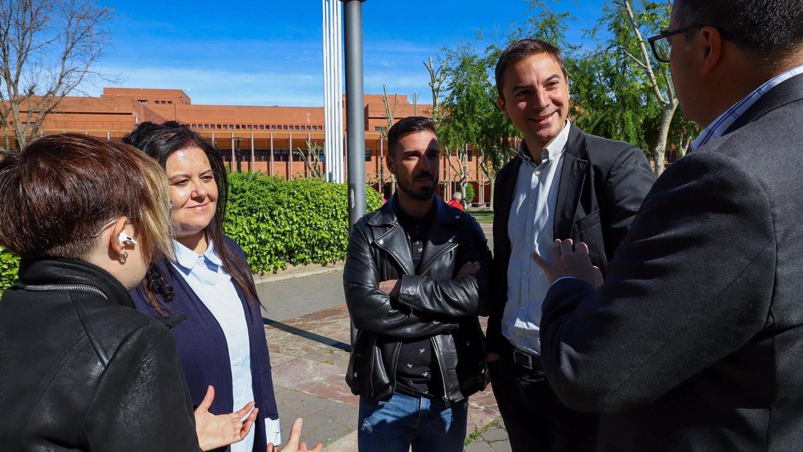 Lobato promete un plan de refrigeración para los colegios públicos tras el 28M
