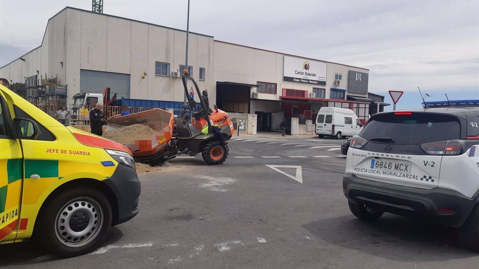Herido grave un obrero tras ser golpeado por una máquina mientras trabajaba en una zanja en Moralzarzal