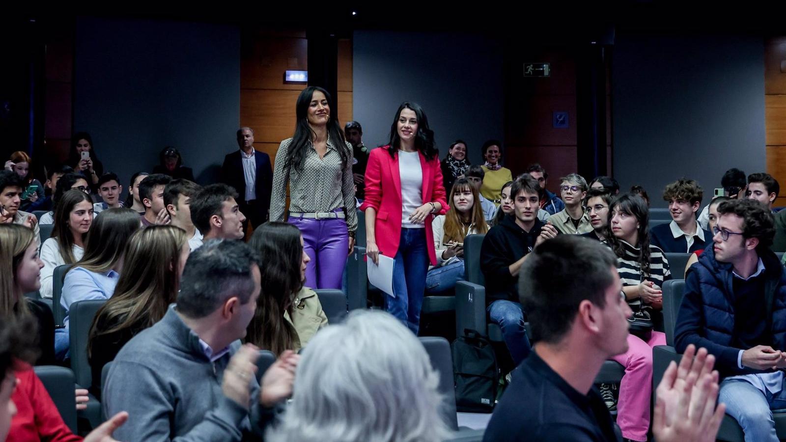 Arrimadas resta importancia a la fuga de cargos de CS y pide "no venirse abajo"