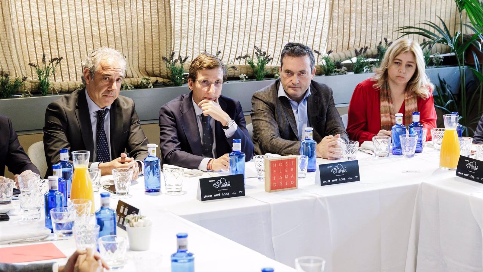 Martínez-Almeida defiende que el sector de la hostelería en la capital está "cómodo" con la actual ordenanza de terrazas