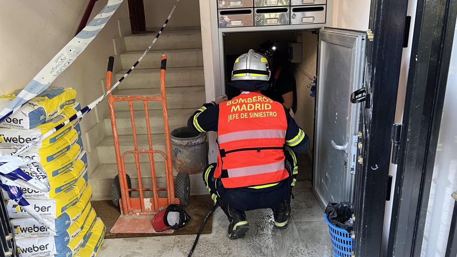 Intoxicados dos trabajadores por inhalar monóxido de carbono mientras trabajaban en un sótano de Hortaleza