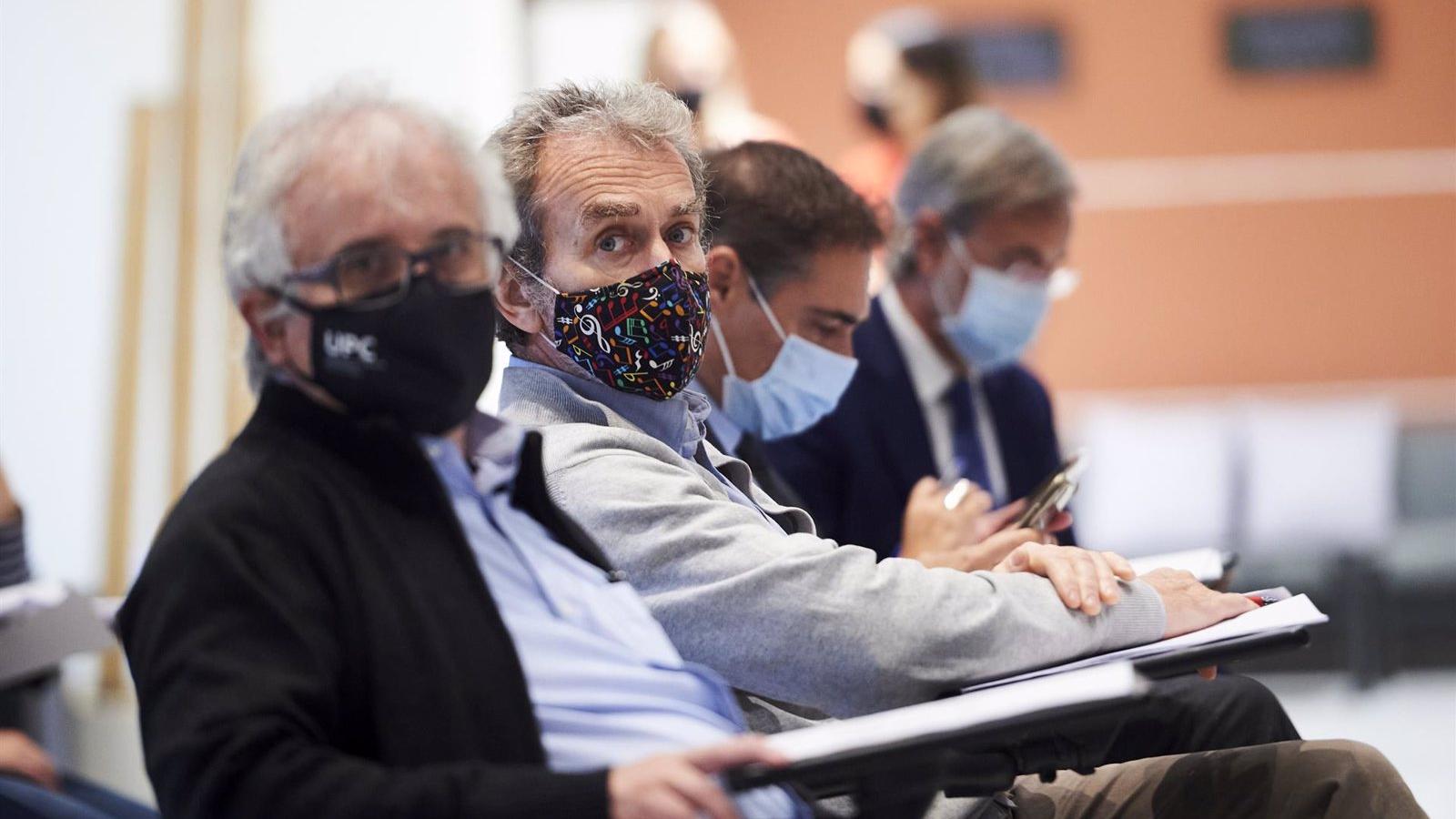 Fernando Simón cree que la obligatoriedad de la mascarilla se eliminará "pronto" en farmacias