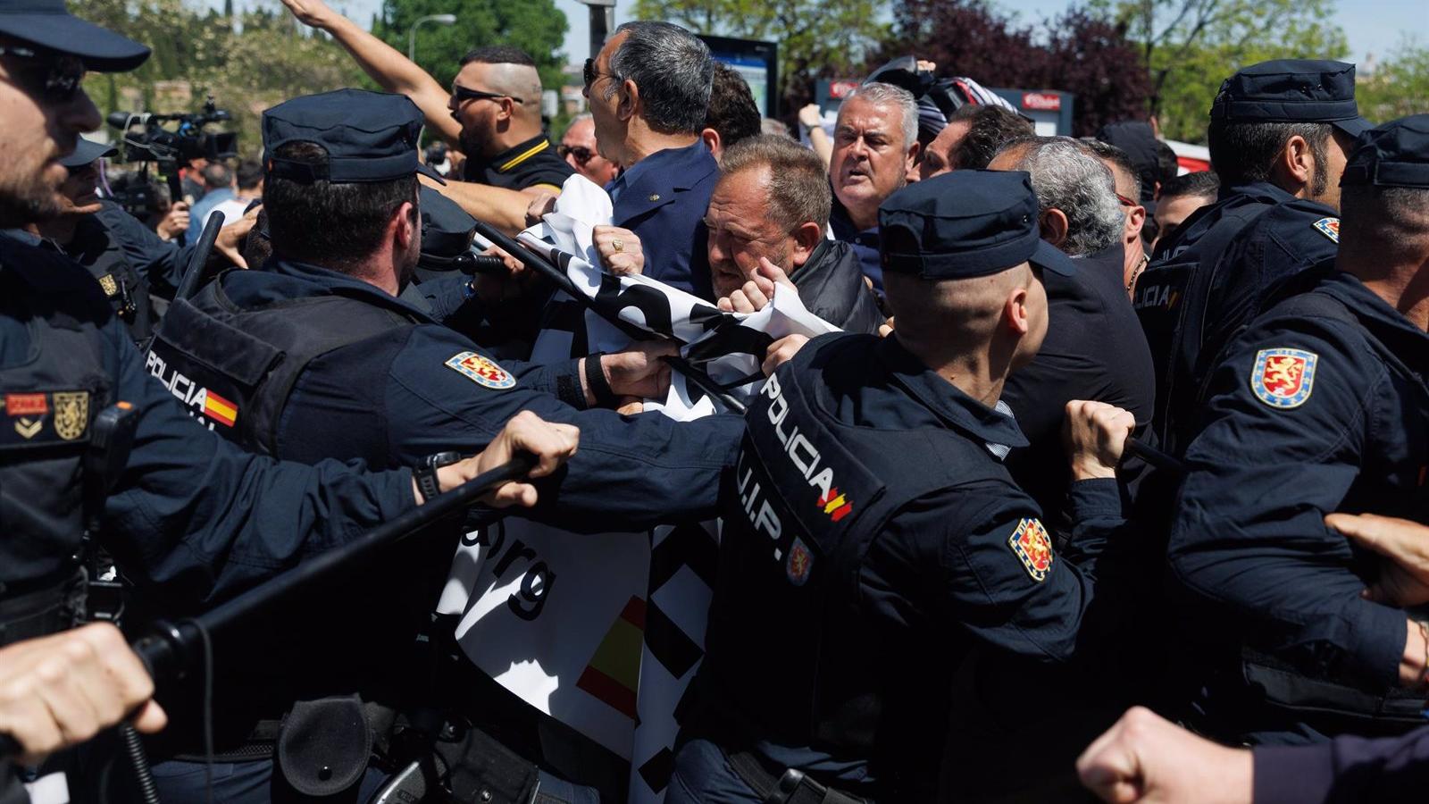Tres detenidos tras los altercados a la llegada de los restos de Primo de Rivera