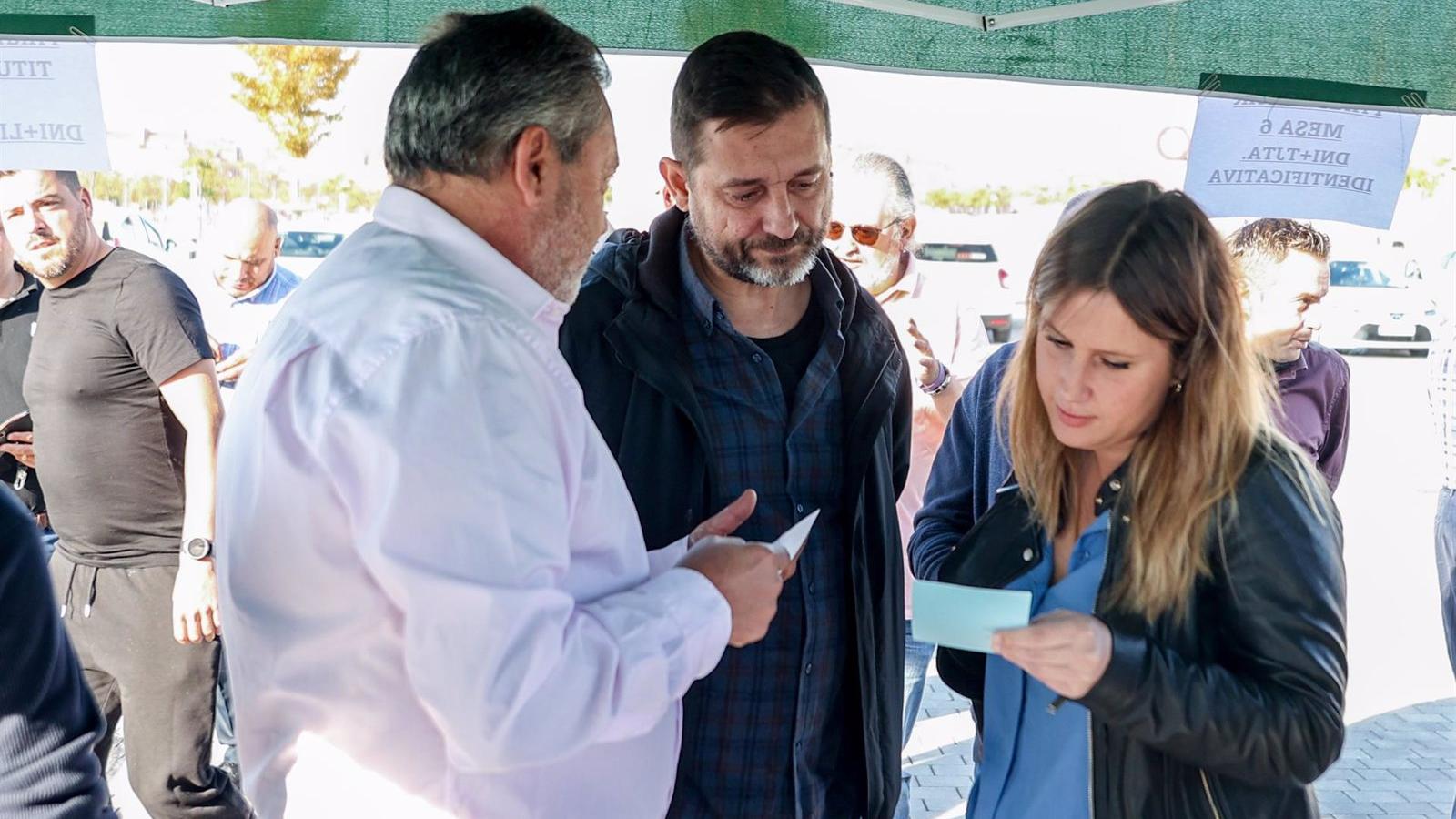 Podemos propone una 'app' que aúne al taxi y al resto de servicios de transporte público en la región