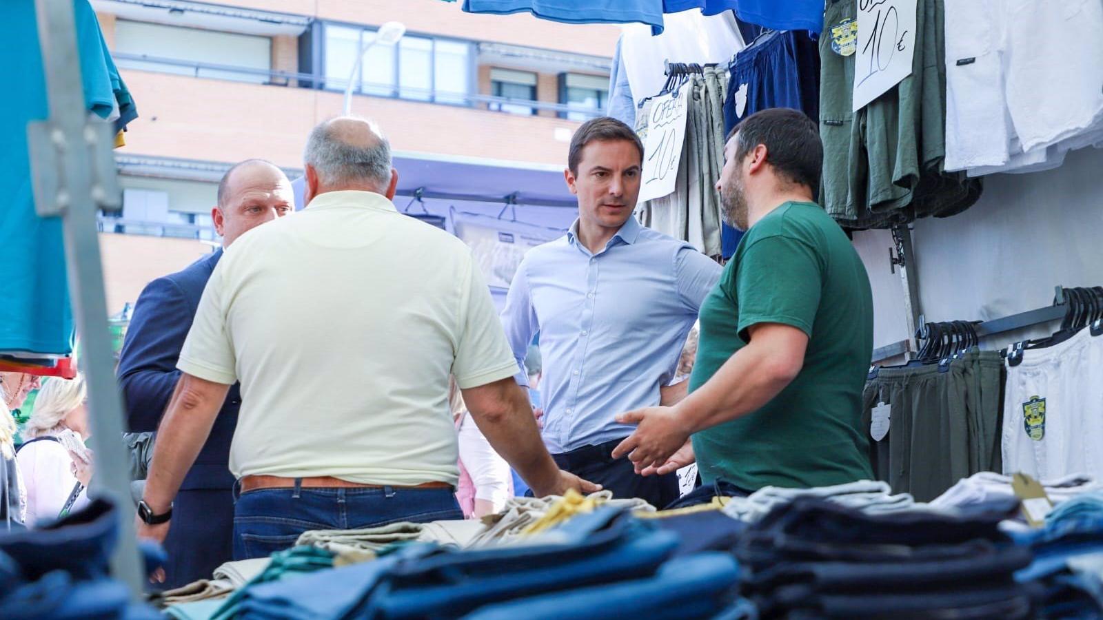 El candidato del PSOE en Majadahonda promete la construcción de mil viviendas públicas y la rehabilitación del centro