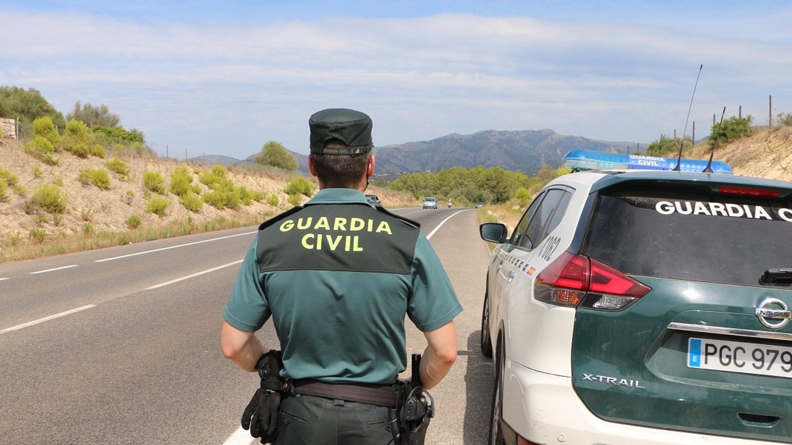 La Guardia Civil desmantela en la sierra norte seis puntos de venta de droga