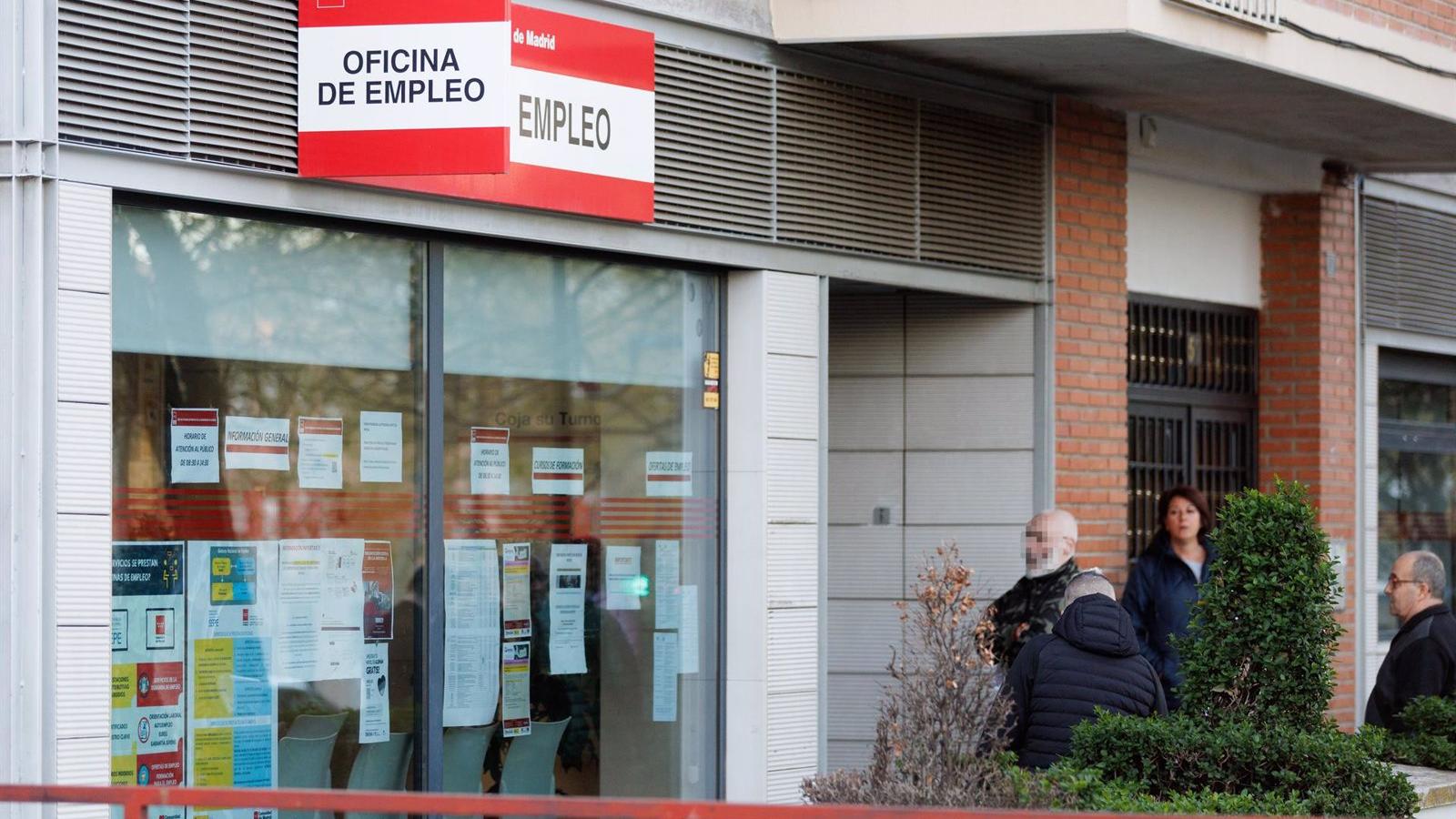 Díaz Ayuso celebra la bajada del paro: "Somos la locomotora económica, social y política de España"