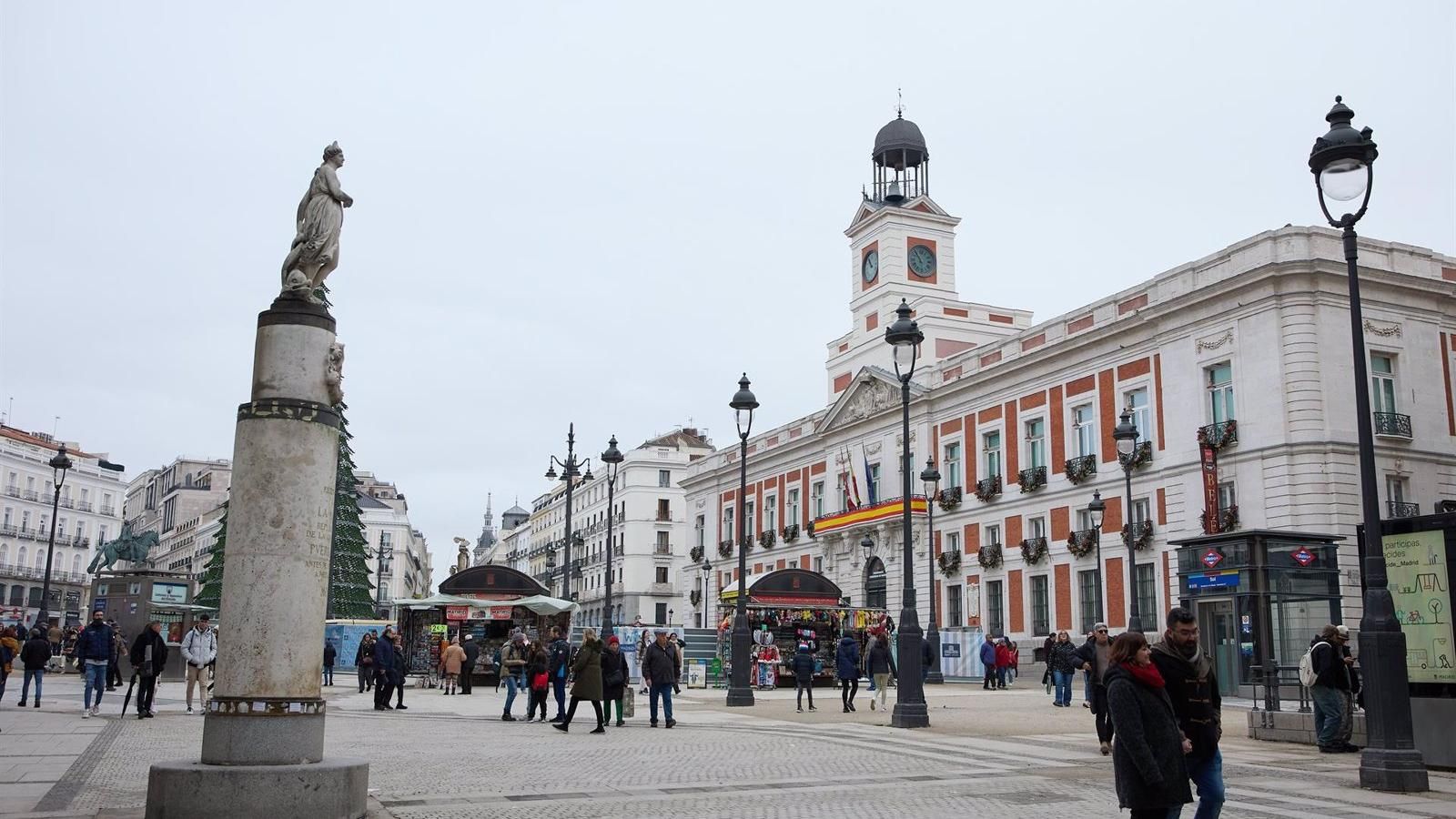 La delegada de Obras recuerda a Maroto que su número nueve defiende que Sol sea una "plaza dura" sin árboles