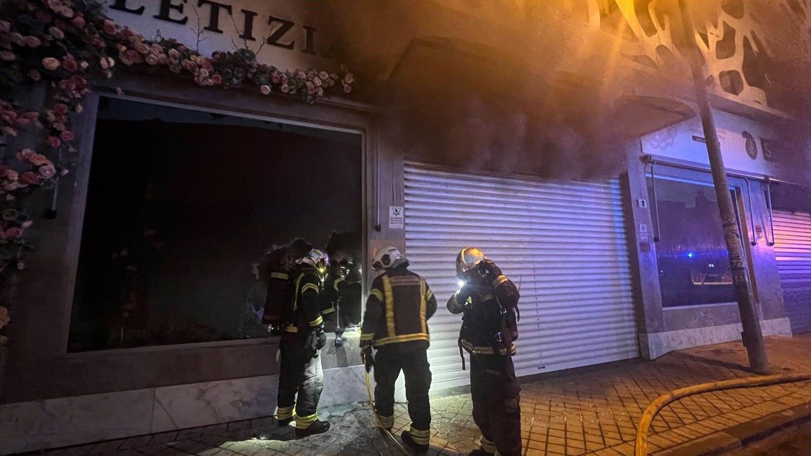 Incendio en dos naves de productos textiles en el Polígono de Cobo Calleja de Fuenlabrada