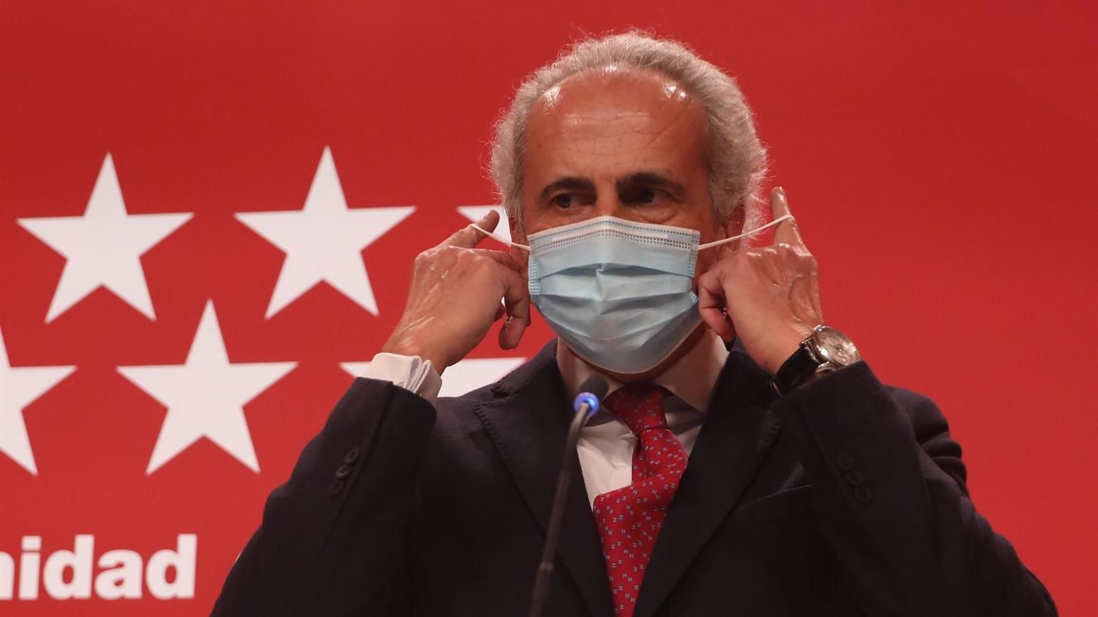 Escudero apuesta por el fin de las mascarillas en lugares como las farmacias