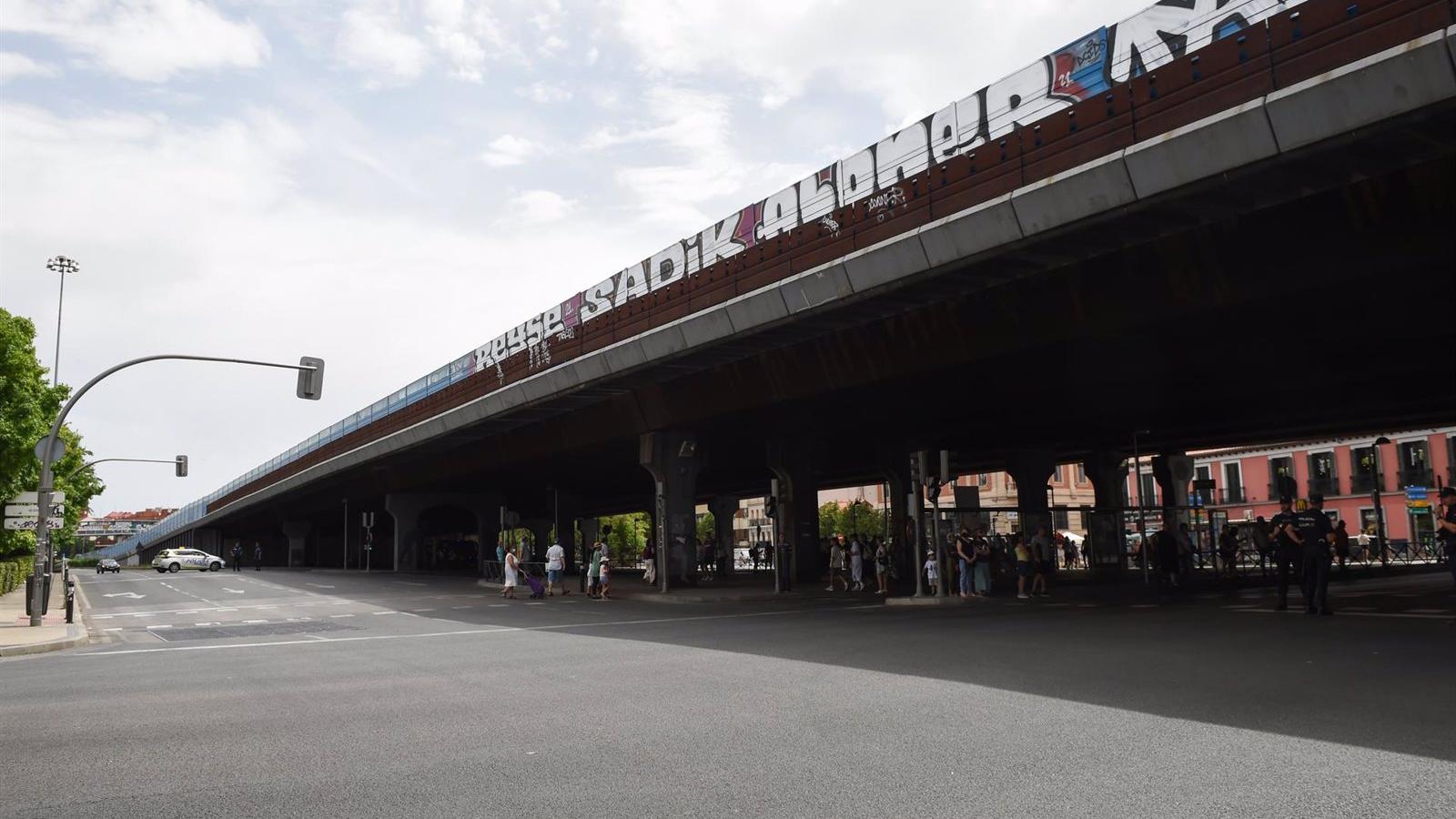 Almeida afirma que el Scalextric de Puente de Vallecas "no es un puente, sino la M-30" y que la izquierda "engaña a los vecinos"