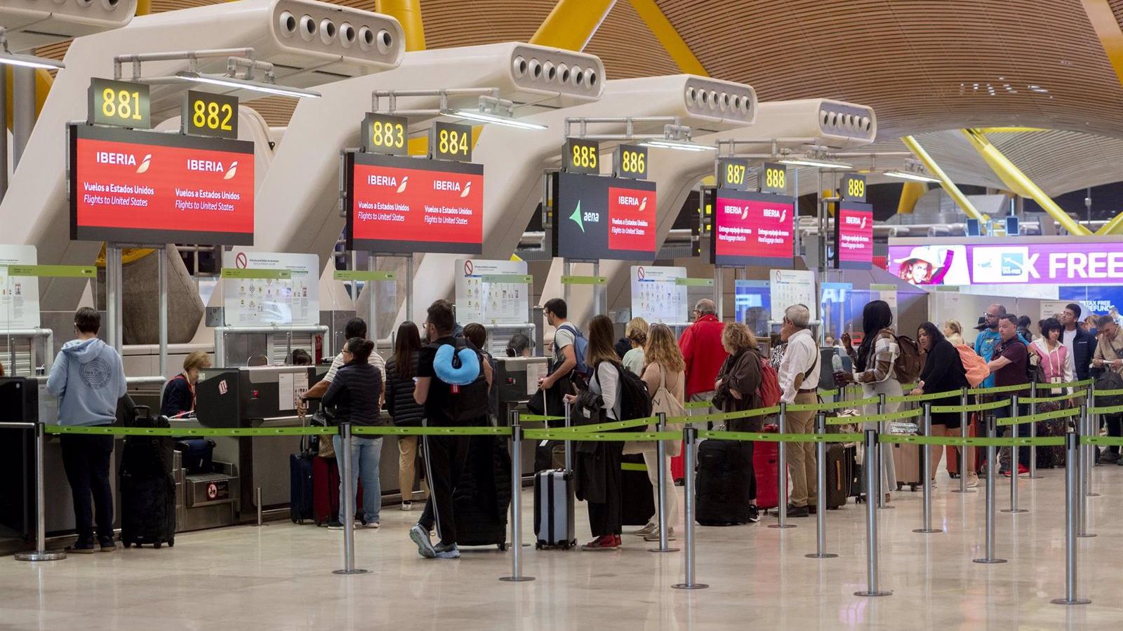 La Comunidad exige controles inmediatos en Barajas para frenar la viruela del mono