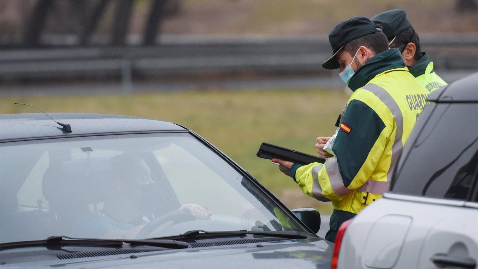 Detenido un conductor ebrio que circulaba haciendo eses por la A-1