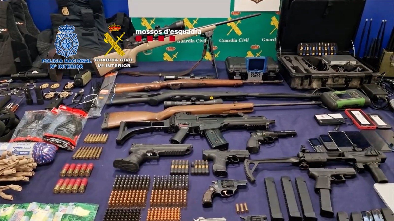 Catorce detenidos y desmantelados dos grupos criminales especializados en robos en cajeros automáticos con explosivos