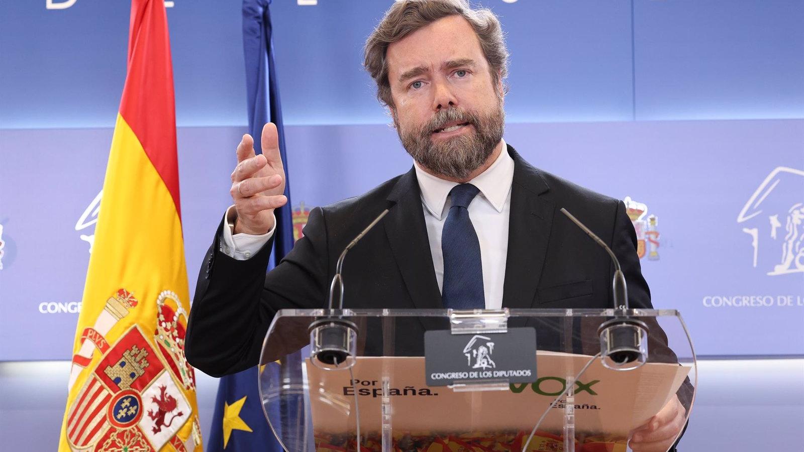 Vox defiende que no tienen "una bola de cristal" para predecir el comportamiento de sus más de 20.000 candidatos