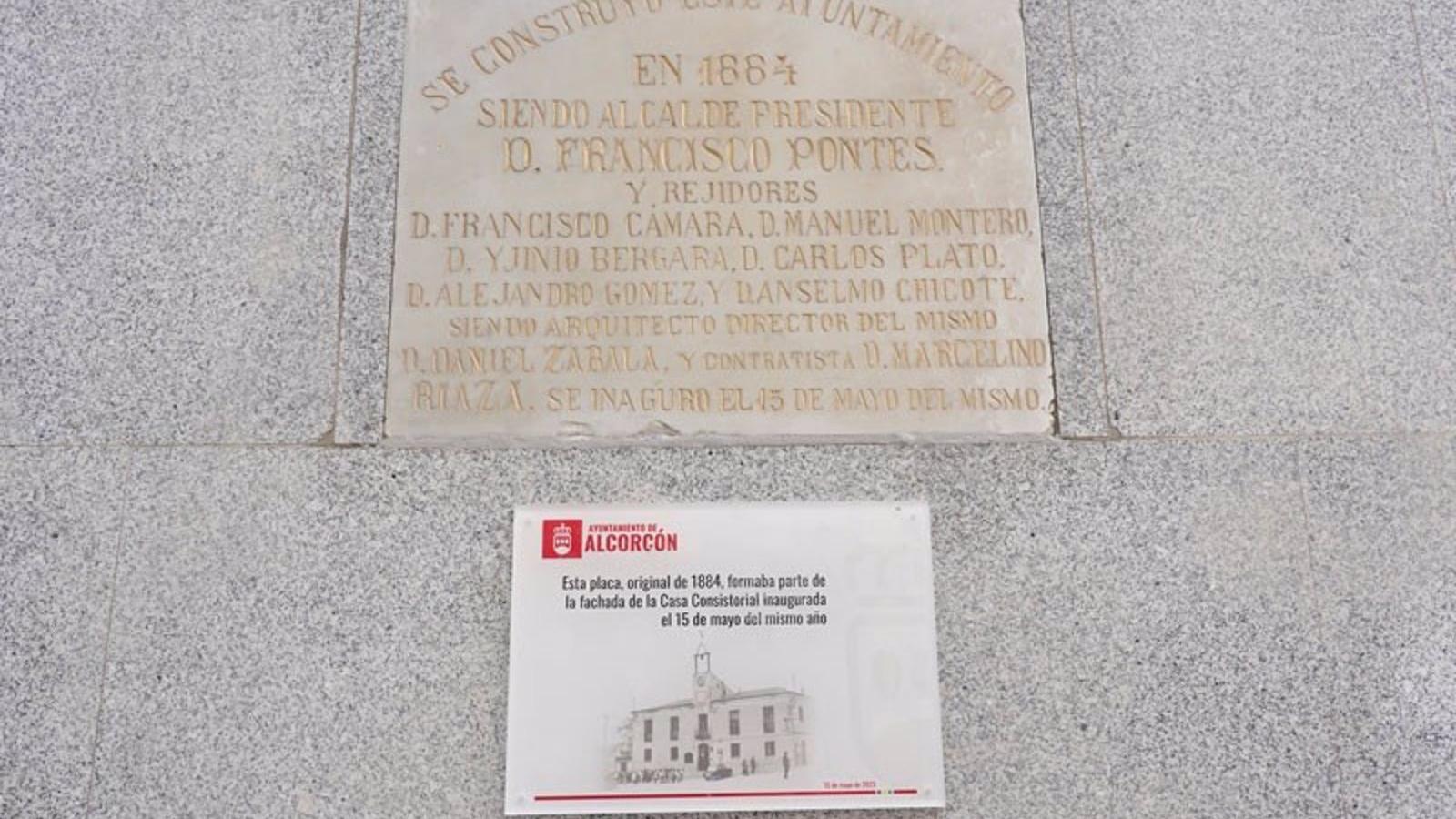 Alcorcón recupera la placa que conmemora la inauguración de la Casa Consistorial hace 139 años