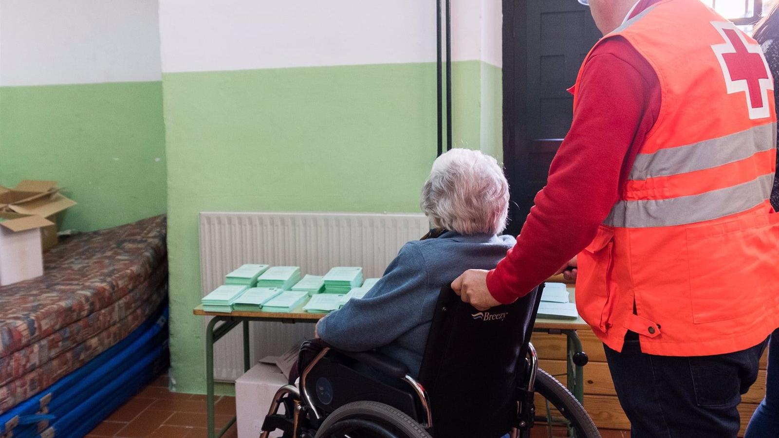 Voluntarios de Protección Civil de Torrejón llevarán a votar a las personas con movilidad reducida que lo deseen