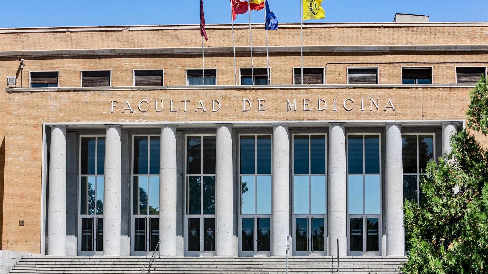 El responsable del hacinamiento de cadáveres en la Complutense de Madrid evita la cárcel