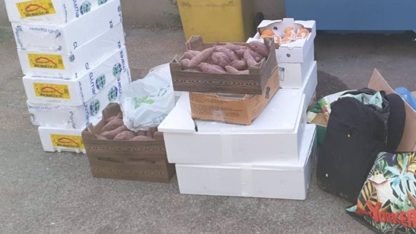 Retiran 77 kilos de pescado que se había descongelado en la calle a la espera de ser recogido y vendido