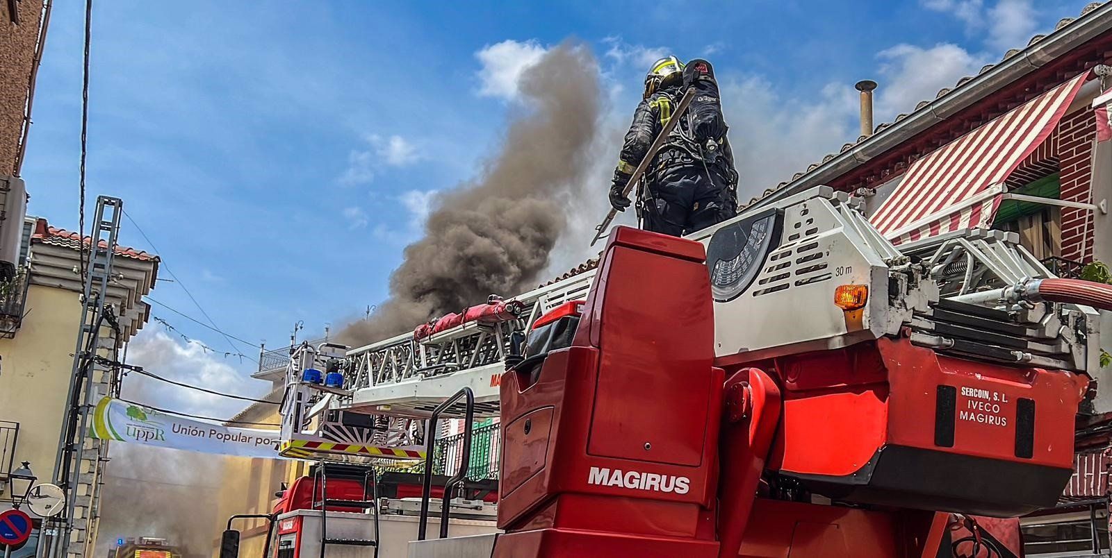 Arde una casa en Robledo de Chavela y el fuego se extiende a otras cuatro viviendas aunque sin heridos