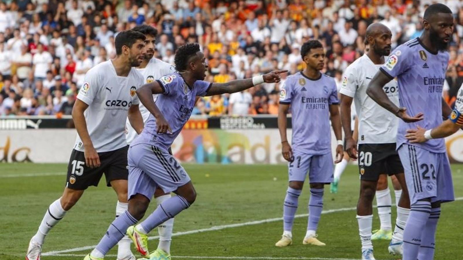 El Valencia vence 1-0 a un Real Madrid fuera de combate